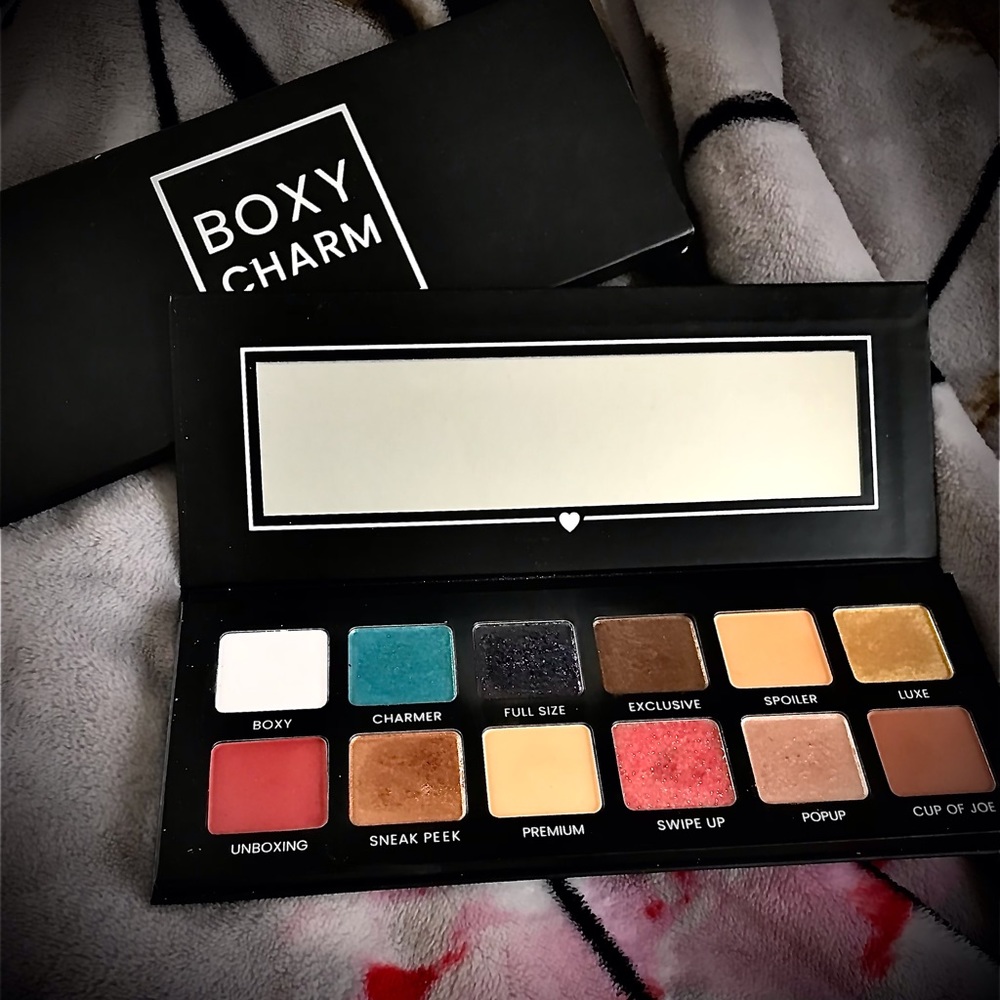 Boxy Charm Hello Charmer Eyeshadow Palette